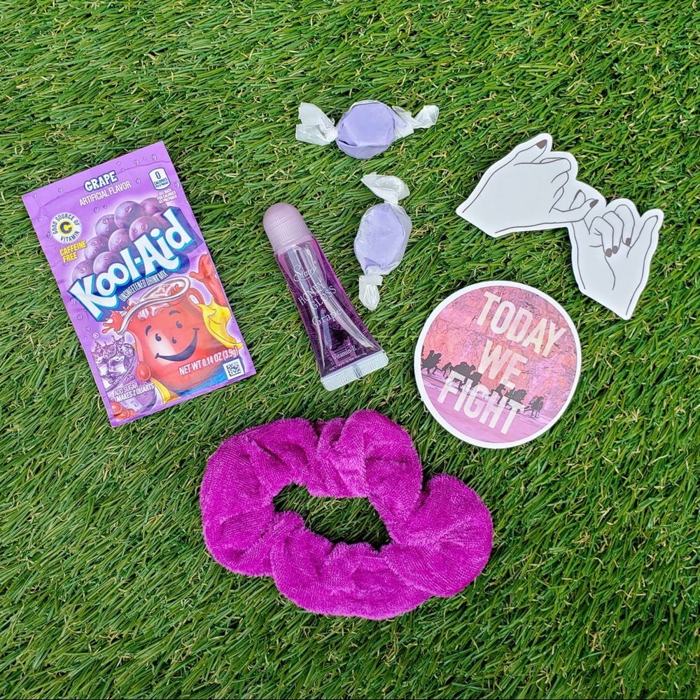 LIPGLOSS & SCRUNCHIE BUNDLE - Picture 2 of 8